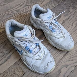 Nike Air training white sneakers shoes, women's 7.5